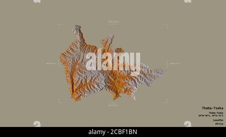 Area di Thaba-Tseka, distretto del Lesotho, isolato su uno sfondo solido in una scatola di delimitazione georeferenziata. Etichette. Mappa di rilievo topografico. Rendering 3D Foto Stock