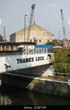 Thames Lock, Brentford Dock, Brentford, Middlesex, Regno Unito Foto Stock