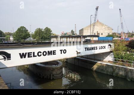 Thames Lock, Brentford Dock, Brentford, Middlesex, Regno Unito Foto Stock