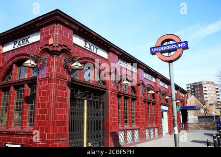 Londra, Regno Unito, 11 marzo 2011: La stazione della metropolitana di Londra a Kilburn Park sul Bakerloo contribuisce a rendere la città un viaggio popolare Foto Stock