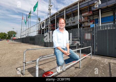 Rotterdam, Paesi Bassi. 13 Agosto 2020. ROTTERDAM, 13-08-2020 Michel van Egmond, giornalista sportivo che si prepara per un podcast VI (Voetbal International) Credit: Pro Shots/Alamy Live News Foto Stock