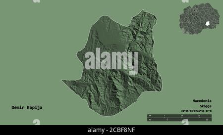 Forma di Demir Kapija, comune di Macedonia, con la sua capitale isolata su solido sfondo. Scala della distanza, anteprima della regione ed etichette. Colore el Foto Stock