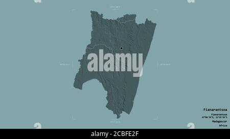 Zona di Fianarantsoa, provincia autonoma del Madagascar, isolata su solido sfondo in una scatola di delimitazione georeferenziata. Etichette. Mappa di elevazione colorata Foto Stock