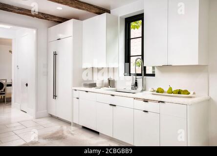 Cucina bianca contemporanea in generale Foto Stock