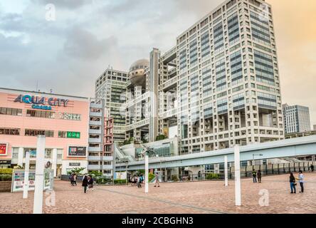 Fuji Television, conosciuta anche come Fuji TV, sede centrale di Odaiba, Minato, Tokyo, Giappone Foto Stock