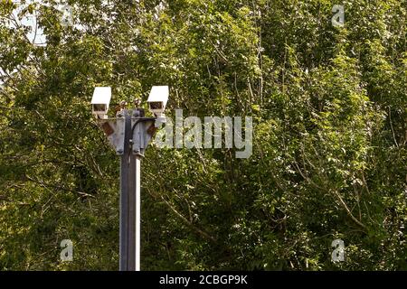 Due telecamere TVCC telecomandate utilizzate per la videosorveglianza e. monitoraggio Foto Stock