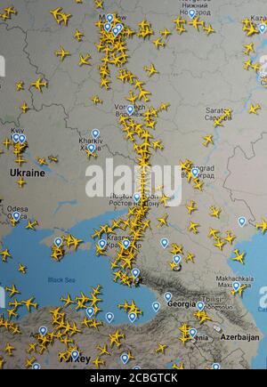 Traffico aereo su Russia, Ucraina (11 agosto 2020, UTC 12.10), su Internet con il sito Flightradar 24, durante il Coronavirus Pandemic Foto Stock