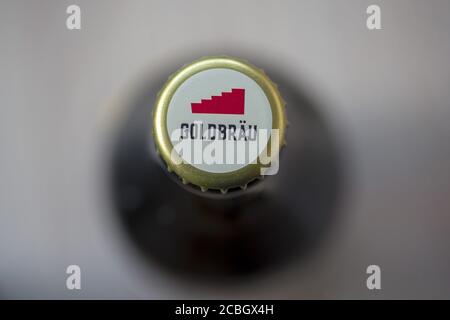 TIMISOARA, ROMANIA - 04 OTTOBRE 2019: Primo piano su una bottiglia di birra Stiegl Goldbrau. Prodotto in Austria Foto Stock