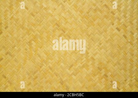 Artigianato tradizionale di stile thailandese intrecciano in tessitura naturale o sfondo per materiale di arredamento Foto Stock