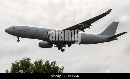 ZZ331 Royal Air Force Airbus Voyager KC3 si avvicina a RAF Brize Norton. Giovedì 13 agosto 2020. (Credit: Jon Hobley | MI News) Credit: MI News & Sport /Alamy Live News Foto Stock