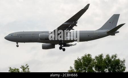 ZZ331 Royal Air Force Airbus Voyager KC3 si avvicina a RAF Brize Norton. Giovedì 13 agosto 2020. (Credit: Jon Hobley | MI News) Credit: MI News & Sport /Alamy Live News Foto Stock