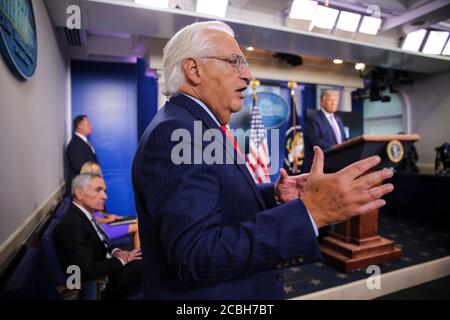 Washington, Stati Uniti. 13 Agosto 2020. David Friedman, Ambasciatore degli Stati Uniti in Israele, parla durante un briefing stampa nella Brady Press Briefing Room della Casa Bianca il 13 agosto 2020 a Washington, DC. (Foto di Oliver Contreras/SIPA USA) Credit: Sipa USA/Alamy Live News Foto Stock