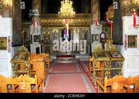 Interno della chiesa ortodossa cristiana ad Atene, Grecia, 6 maggio 2020. Foto Stock