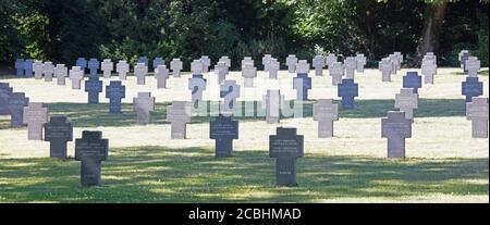 Lussemburgo, Lussemburgo il 21 luglio 2020; tombe nel cimitero di guerra tedesco di Sandweiler a Lussemburgo Foto Stock