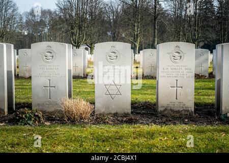 Berlino, Germania 1939 -1945 Commonwealth War Graves Commissione Cimitero ebraico - Royal Air Force soldato - Stella di Davide Foto Stock