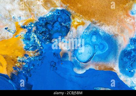 Vista aerea del sottosuolo islandese vulcanico dello zolfo. Sfondo astratto di colore geotermico Foto Stock