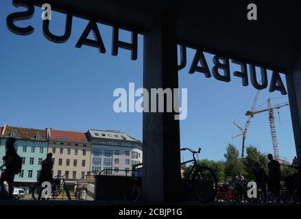 Berlino, Germania. 12 agosto 2020. Vista dell'edificio editoriale del Aufbau-Verlag. Credit: Jörg Carstensen/dpa/Alamy Live News Foto Stock