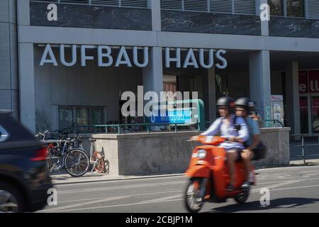 Berlino, Germania. 12 agosto 2020. Vista dell'edificio editoriale del Aufbau-Verlag. Credit: Jörg Carstensen/dpa/Alamy Live News Foto Stock