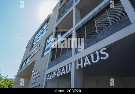 Berlino, Germania. 12 agosto 2020. Vista dell'edificio editoriale del Aufbau-Verlag. Credit: Jörg Carstensen/dpa/Alamy Live News Foto Stock