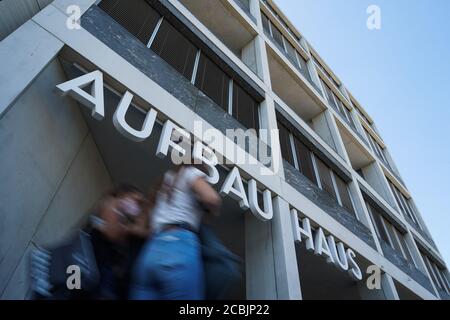 Berlino, Germania. 12 agosto 2020. Vista dell'edificio editoriale del Aufbau-Verlag. Credit: Jörg Carstensen/dpa/Alamy Live News Foto Stock