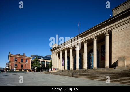 Sheffield, South Yorkshire Sheffield City Hall, un edificio neo-classico classificato di grado II* dall'architetto E. Vincent Harris che domina il Poo di Barker Foto Stock