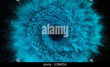 Esplosione di polvere colorata isolata su sfondo nero. Foto Stock