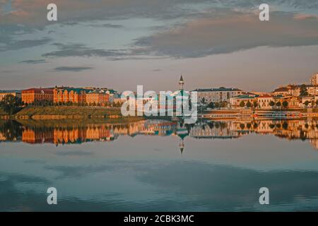 Una vista del vecchio quartiere Tatar a Kazan di mattina presto. Foto Stock