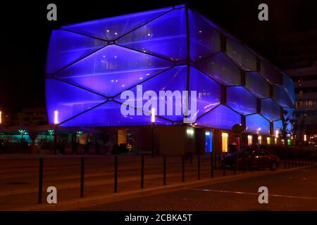 Edificio ' le Nuage', avvolto in una membrana gonfiabile. Parvis Stéphane Hessel. Designer Philippe Starck. Montpellier Francia Foto Stock