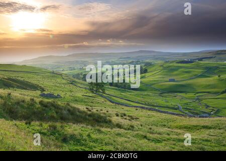Immagine del paesaggio che si affaccia su Stainmore vicino a Kirkby Stephen nel Nord Pennines, Cumbria, Inghilterra, Regno Unito.