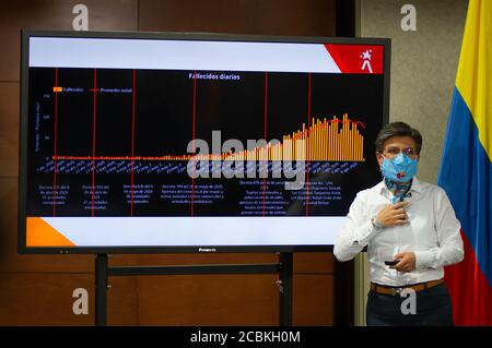 L'ex sindaco di Bogotà, Claudia Lopez, annuncia nuovi blocchi settorizzati che iniziano domenica 16 agosto a mezzanotte e terminano il 30 agosto, Il progetto di aprire l'Aeroporto Internazionale El Dorado per voli nazionali e ristoranti che possono operare all'aperto e non all'interno in mezzo al romanzo Coronavirus Pandemic il 13 2020 agosto a Bogotà, Colombia. La Colombia è ora considerata il paese più afetto in America Latina dalla nuova pandemia di covid-19. (Foto di Sebastián Barros Salamanca/Pacific Press/Sipa USA) Credit: Sipa USA/Alamy Live News Foto Stock