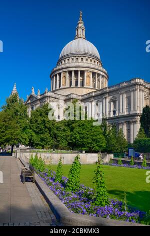 Inghilterra, Londra, Vista della Cattedrale di San Paolo dai Festival Gardens. Foto Stock