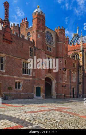 Inghilterra, Richmond sul Tamigi. Hampton Court Palace, Clock Court. Foto Stock