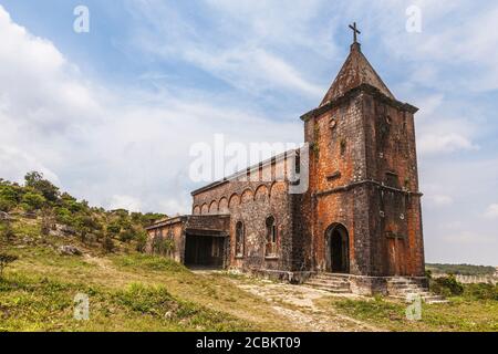 Bokor Hill Station, Old Roman Catholic Church, Preah Monivong National Park, Kampot, Cambogia Foto Stock
