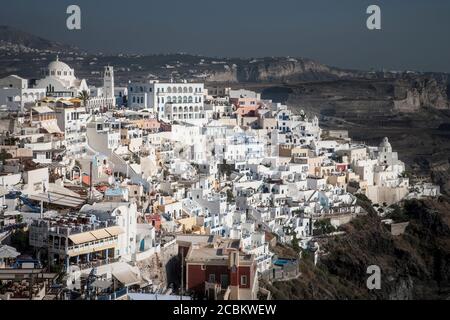Paesaggio urbano con case bianche, Santorini, Grecia Foto Stock