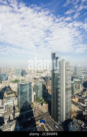 Vista dall'alto paesaggio urbano dal Gherkin, Londra, Regno Unito Foto Stock