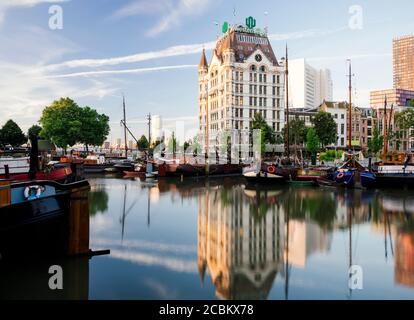 La Casa Bianca e il Porto Vecchio all'alba, Wijnhaven, Rotterdam, Paesi Bassi Foto Stock