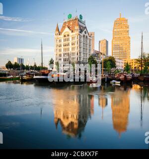 La Casa Bianca e il Porto Vecchio all'alba, Wijnhaven, Rotterdam, Paesi Bassi Foto Stock