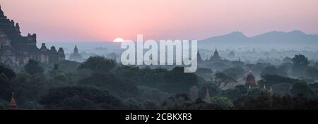 Vista panoramica di Bagan al tramonto, Mandalay Regione, Myanmar Foto Stock