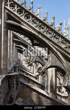 Veduta dei contrafforti del Duomo di Milano, Milano, Lombardia, Italia Foto Stock