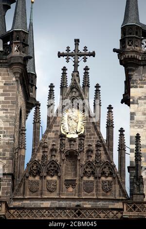 Guglie della Chiesa di Tyn, Praga, Repubblica Ceca Foto Stock