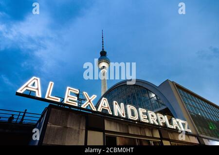 Torre della televisione di Berlino, Alexanderplatz, Berlino, Germania Foto Stock