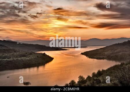 Alba sul Lago di Omodeo, Sardegna, Italia Foto Stock