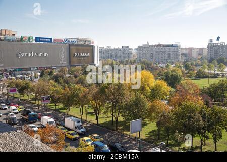 Vista ad alto angolo della piazza della città, Bucarest, Romania Foto Stock