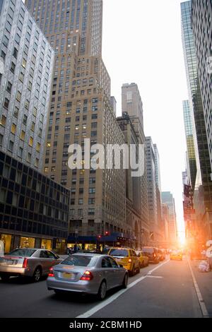 Paesaggio urbano al tramonto, New York City, New York, Stati Uniti Foto Stock