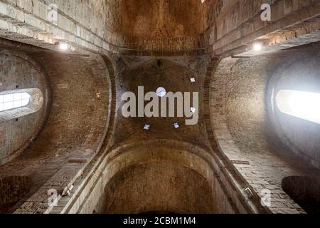 Vista ad angolo basso Sant Vicenc Chiesa tetto, Barcellona, Catalogna, Spagna Foto Stock