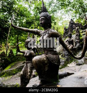 Statue Giardino Buddha segreto nella foresta pluviale, Koh Samui, Thailandia Foto Stock