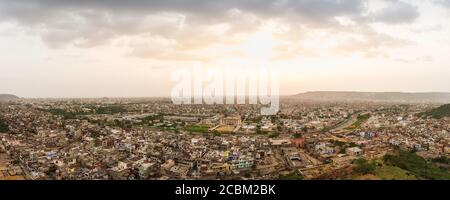 Vista panoramica elevata di Jaipur, Rajasthan, India Foto Stock