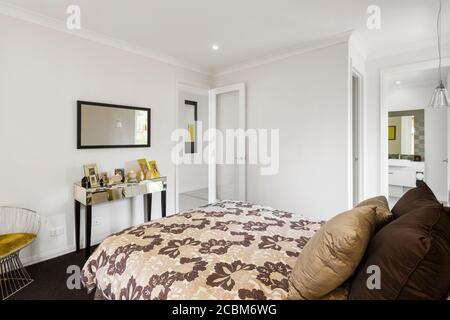 Design della camera da letto in una casa moderna di lusso Foto Stock