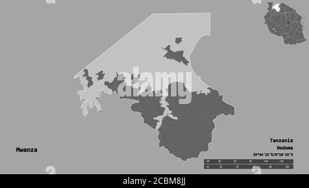 Forma di Mwanza, regione della Tanzania, con la sua capitale isolata su solido sfondo. Scala della distanza, anteprima della regione ed etichette. Mappa elevazione bilivello. Foto Stock