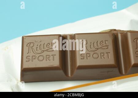 Mosca, Russia - 1 giugno 2020: Ritter Sport cioccolato con logo primo piano, editoriale illustrativo. Foto Stock